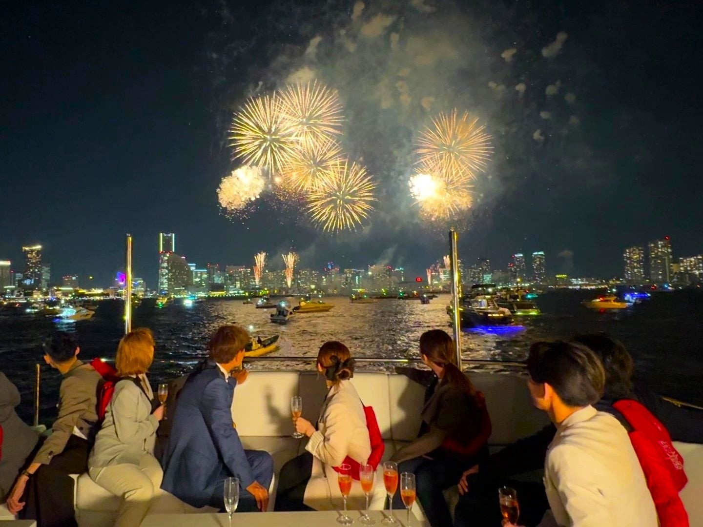 自社クルーザーからの花火大会鑑賞
