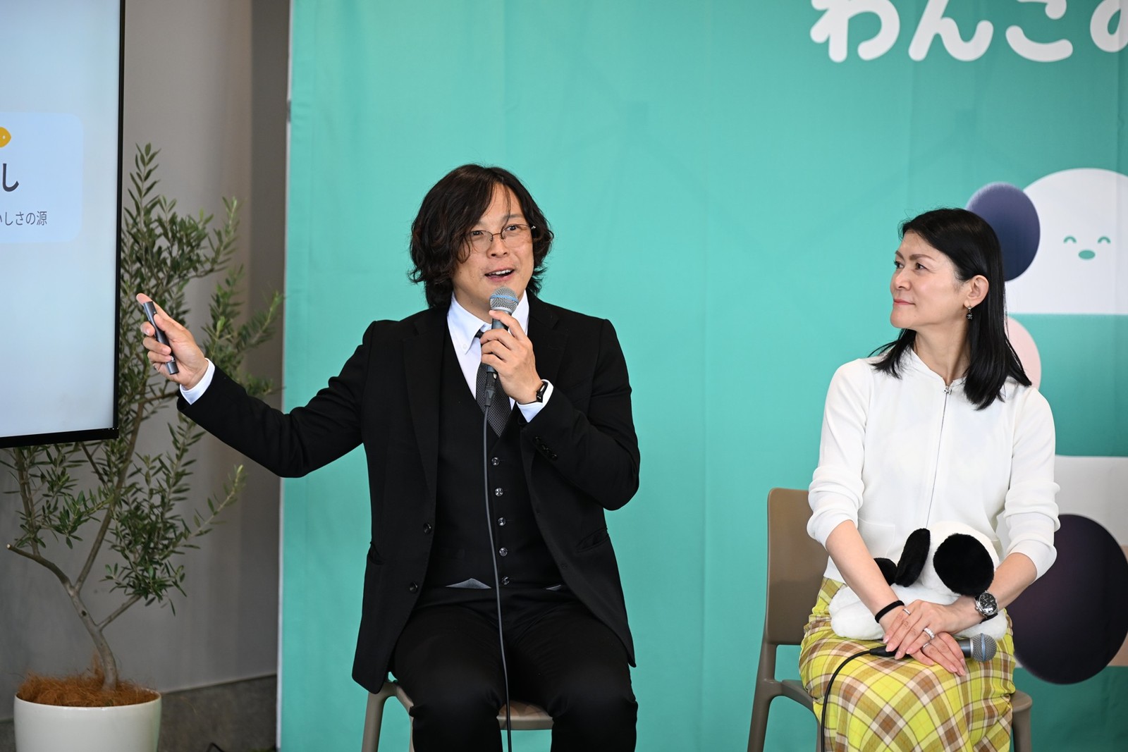 説明する栃尾巧氏と菰方順子氏