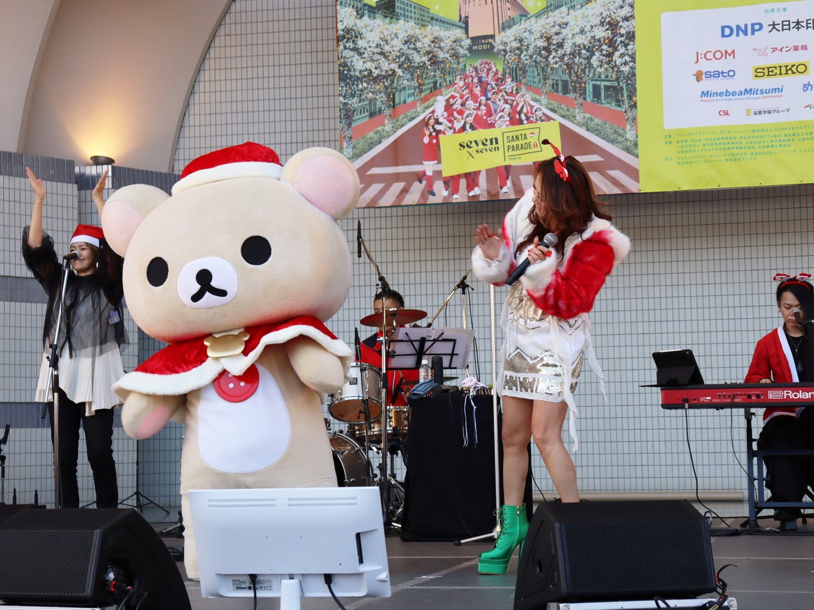 2024年イベントのサンタ姿のコリラックマ