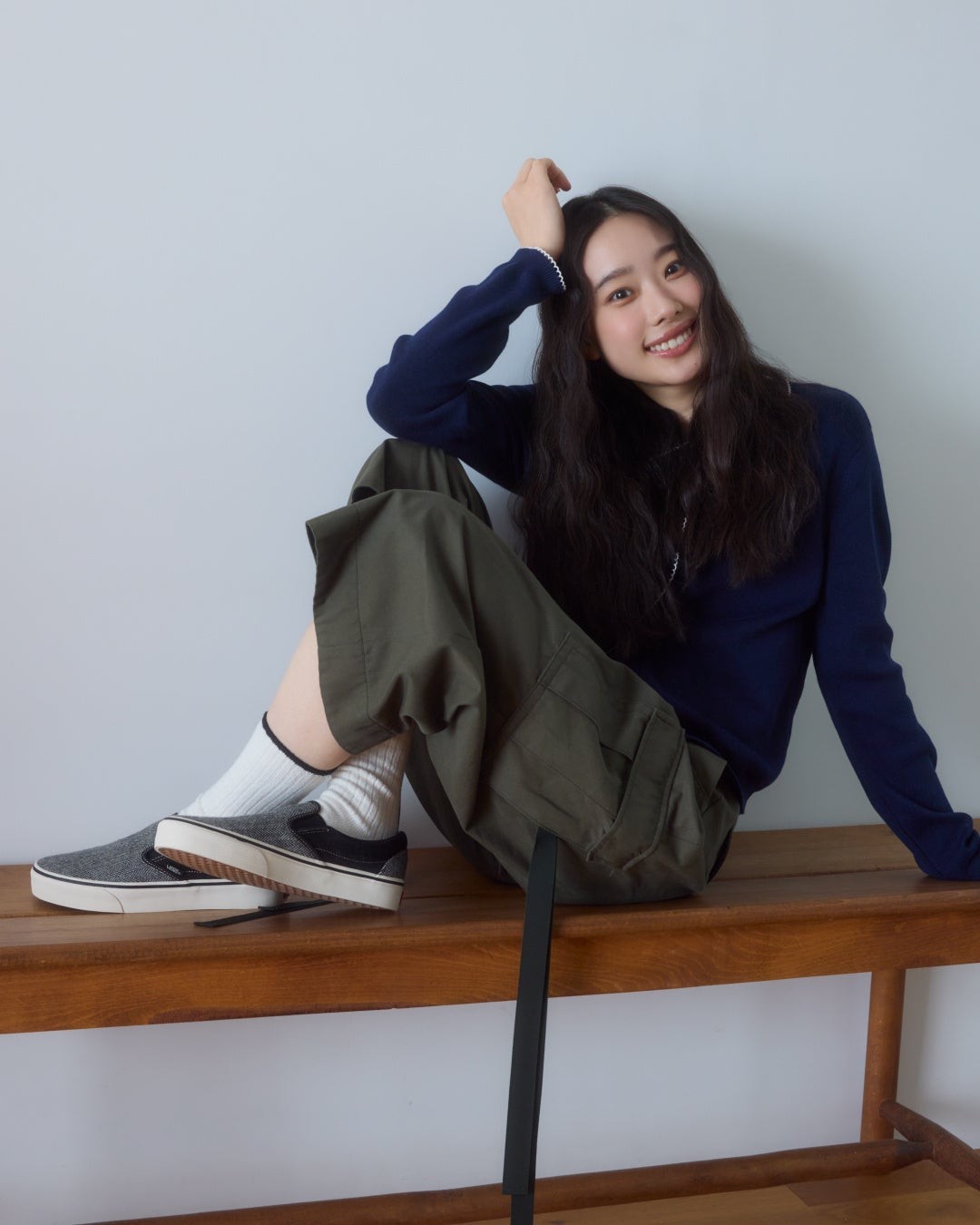 Vansスリッポンを履いた倉沢杏菜さん
