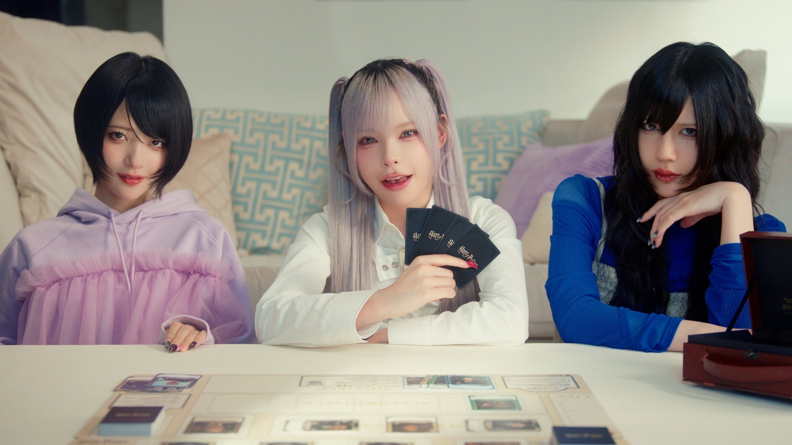 「ハリー・ポッター」カードゲームCMに出演するAVAM