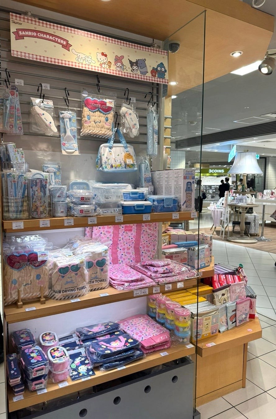 Skater POP UP SHOPのサンリオキャラクターズ商品とランチグッズの陳列