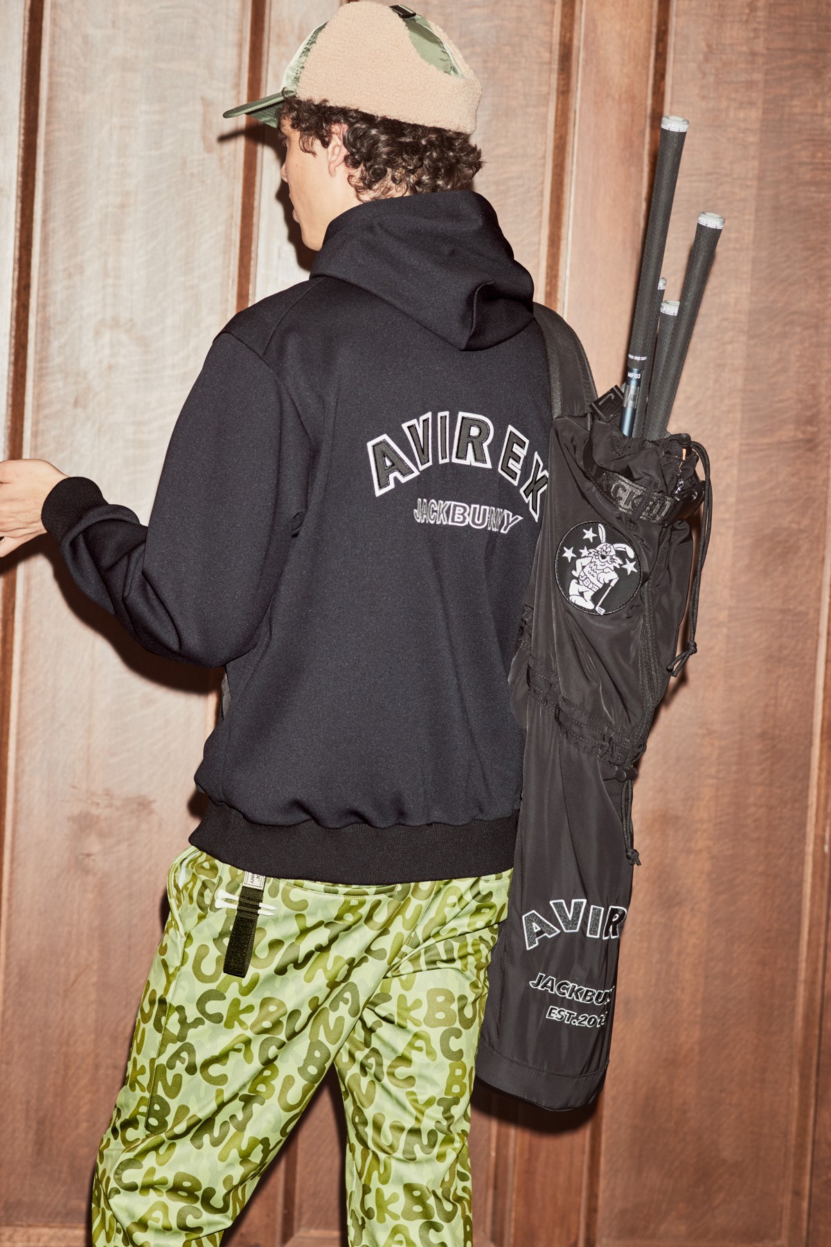 HOODIE・FLIGHT CAP・CLUB CASE着用例