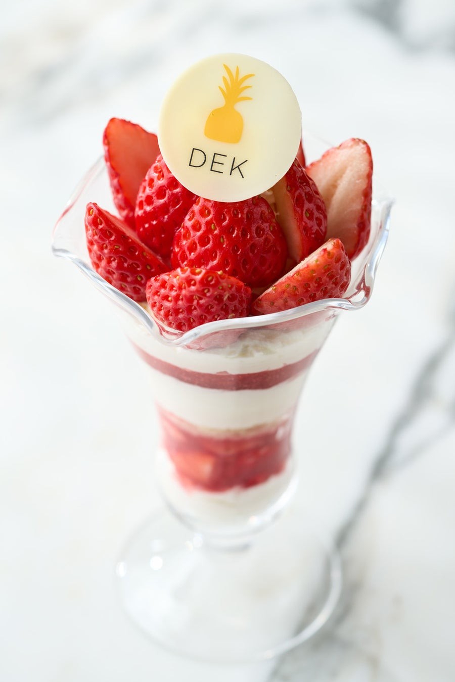 DEK パフェ 赤いちご