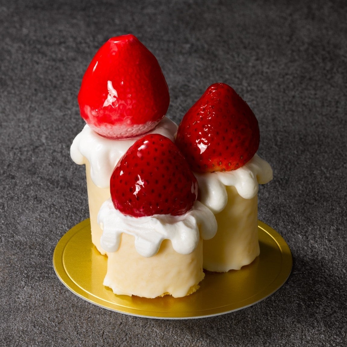浮遊するキャンドルケーキ