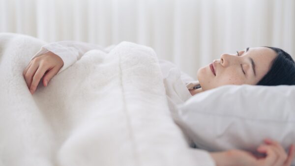 新発売「眠りの空気を整える毛布」使用イメージ