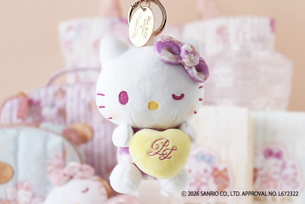 黄色いハートを抱えたハローキティのぬいぐるみチャーム