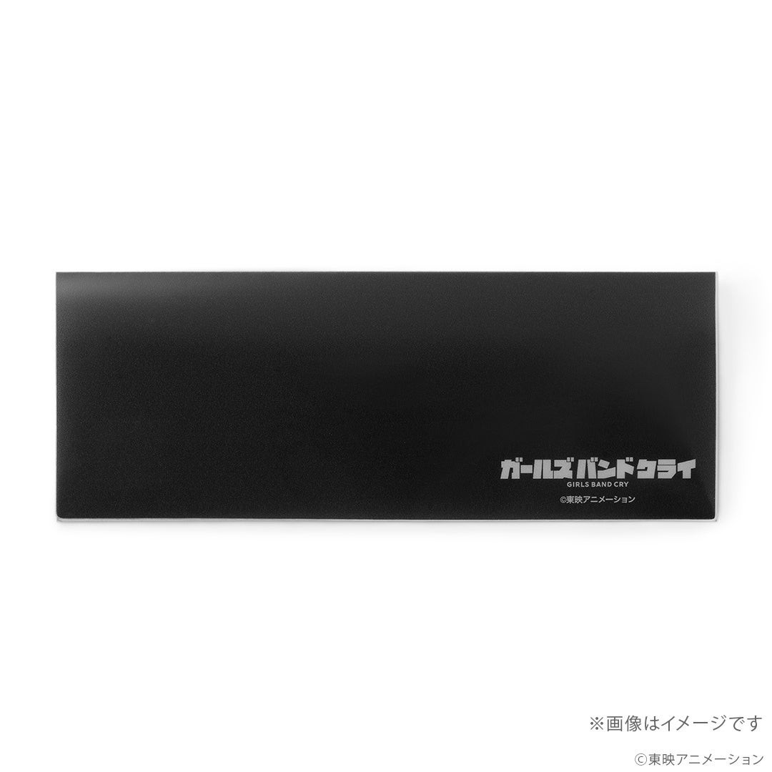 黒いチケットケースの外観