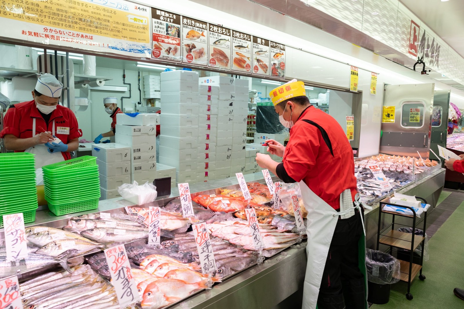 角上魚類の対面売場