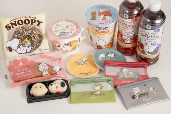スヌーピーと楽しむ、ファミマの秋 コラボ商品とフラットポーチ・まめ皿