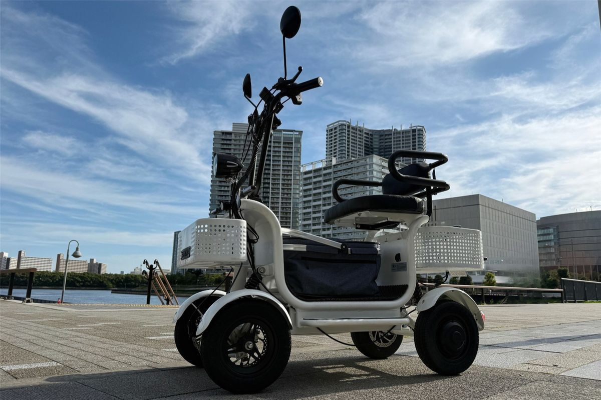 エレポーターの前後カゴと足元の荷物スペース