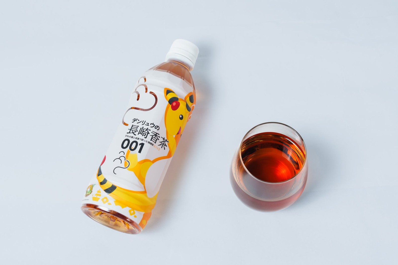 デンリュウの長崎香茶びわとグラス