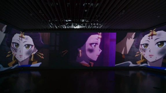 3面スクリーンのシアター展示