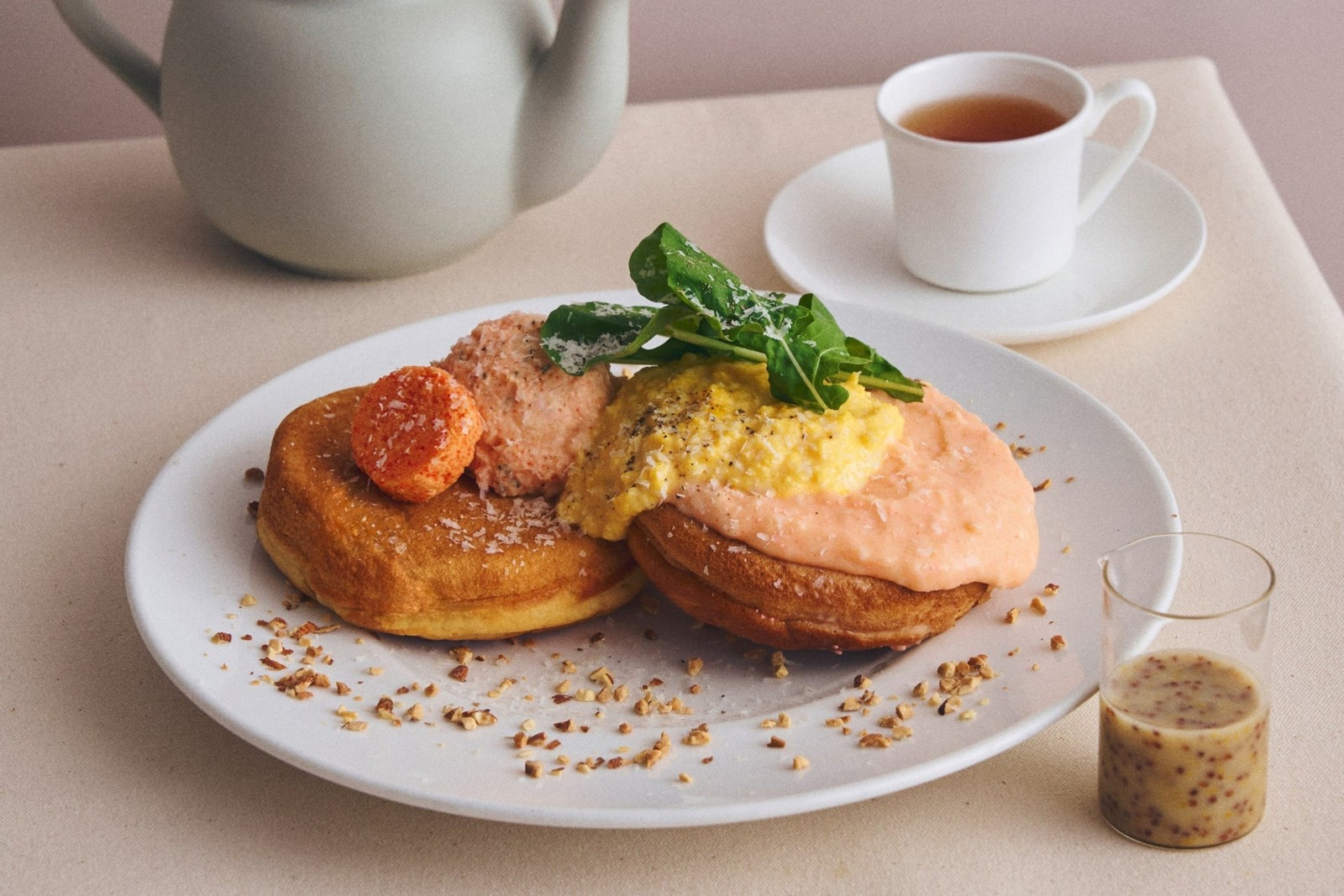 濃厚めんたいクリームとめんたいバターのパンケーキ ハニーマスタードソース
