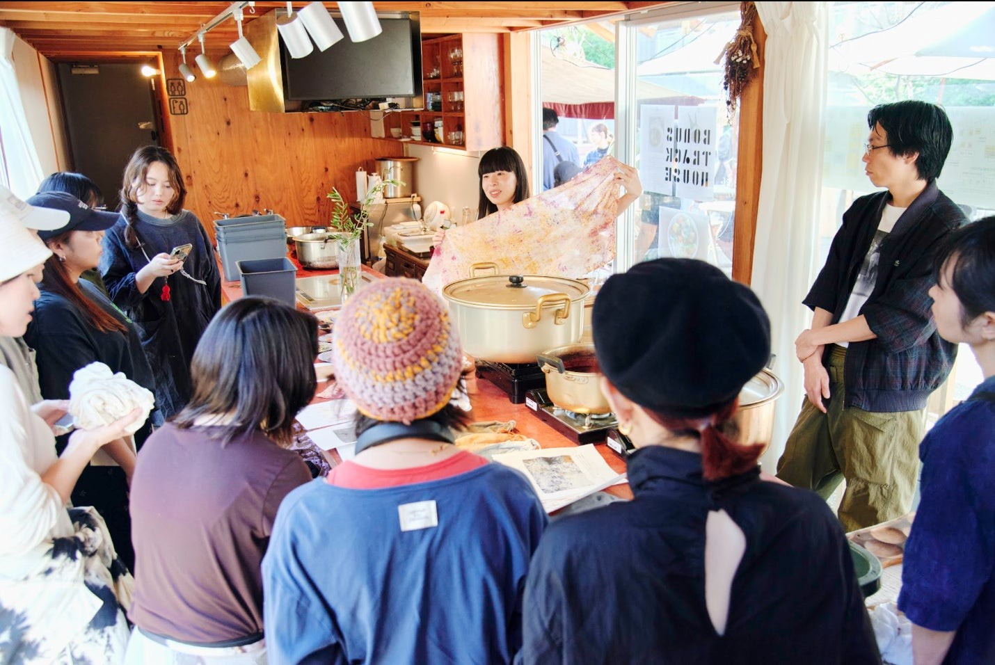 MISAKI USHIOZU (NOW/HERE)の植物染色ワークショップ