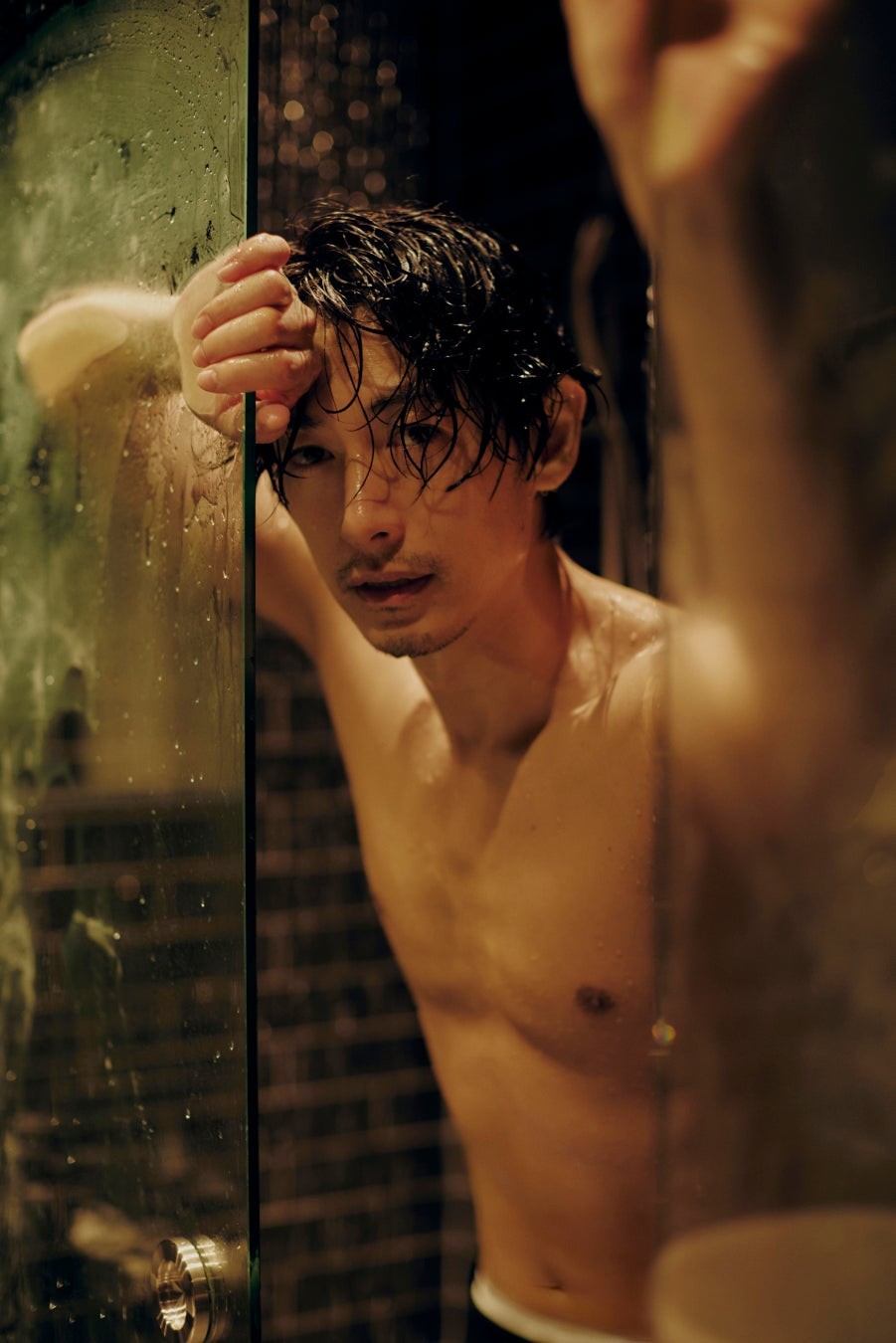 ディーン・フジオカ写真集『First Kiss』先行カット（シャワー）