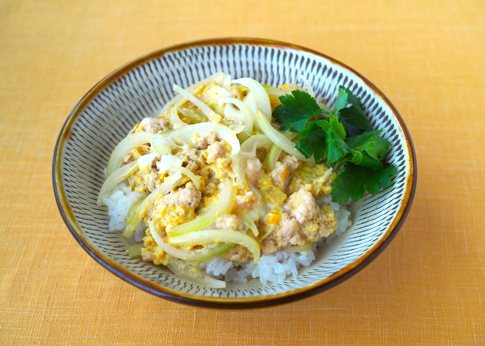 鶏むねひき肉のヘルシー親子丼