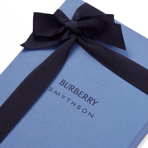 BURBERRY x SMYTHSON コラボレーション コレクションのギフトボックス