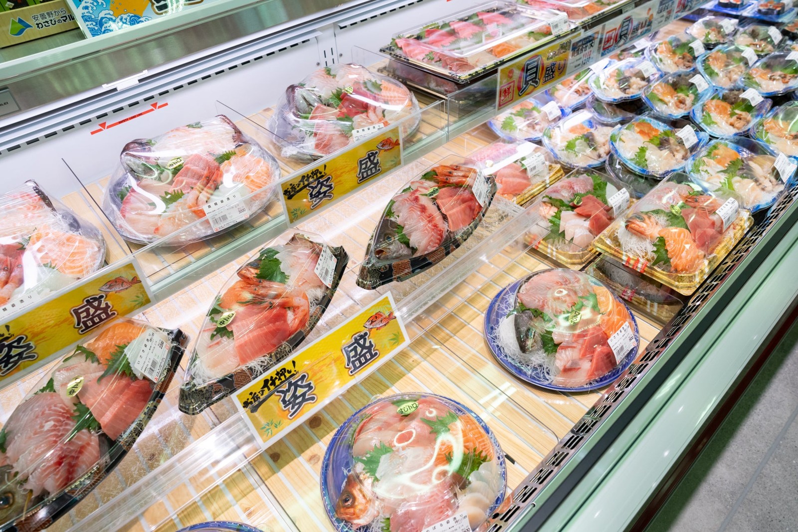 角上魚類の刺身盛り合わせ