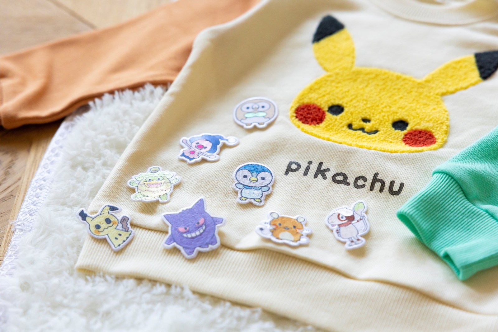 モンポケ ワッペンシールとピカチュウさがら刺しゅうトレーナー