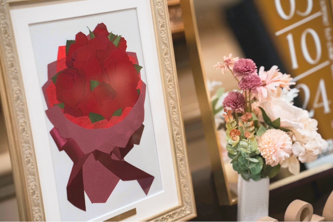 結婚式のウェルカムスペースに飾る保存花束の額装作品