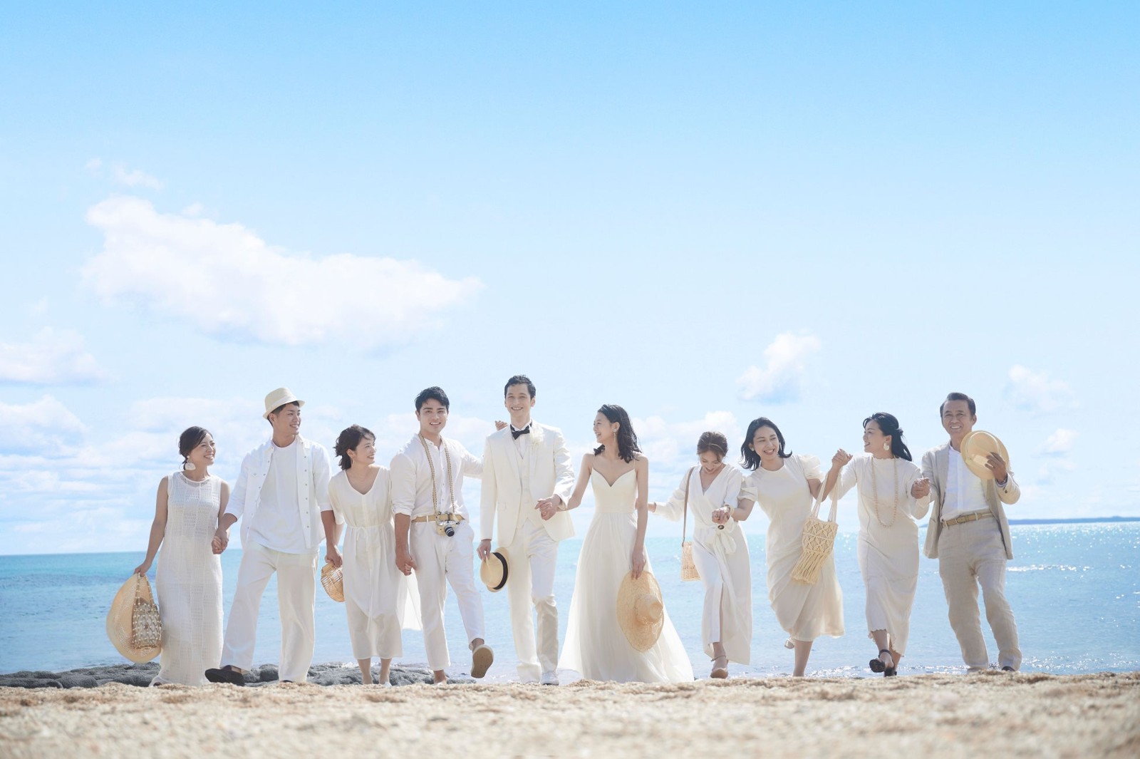 美らの教会の海岸でのウエディング