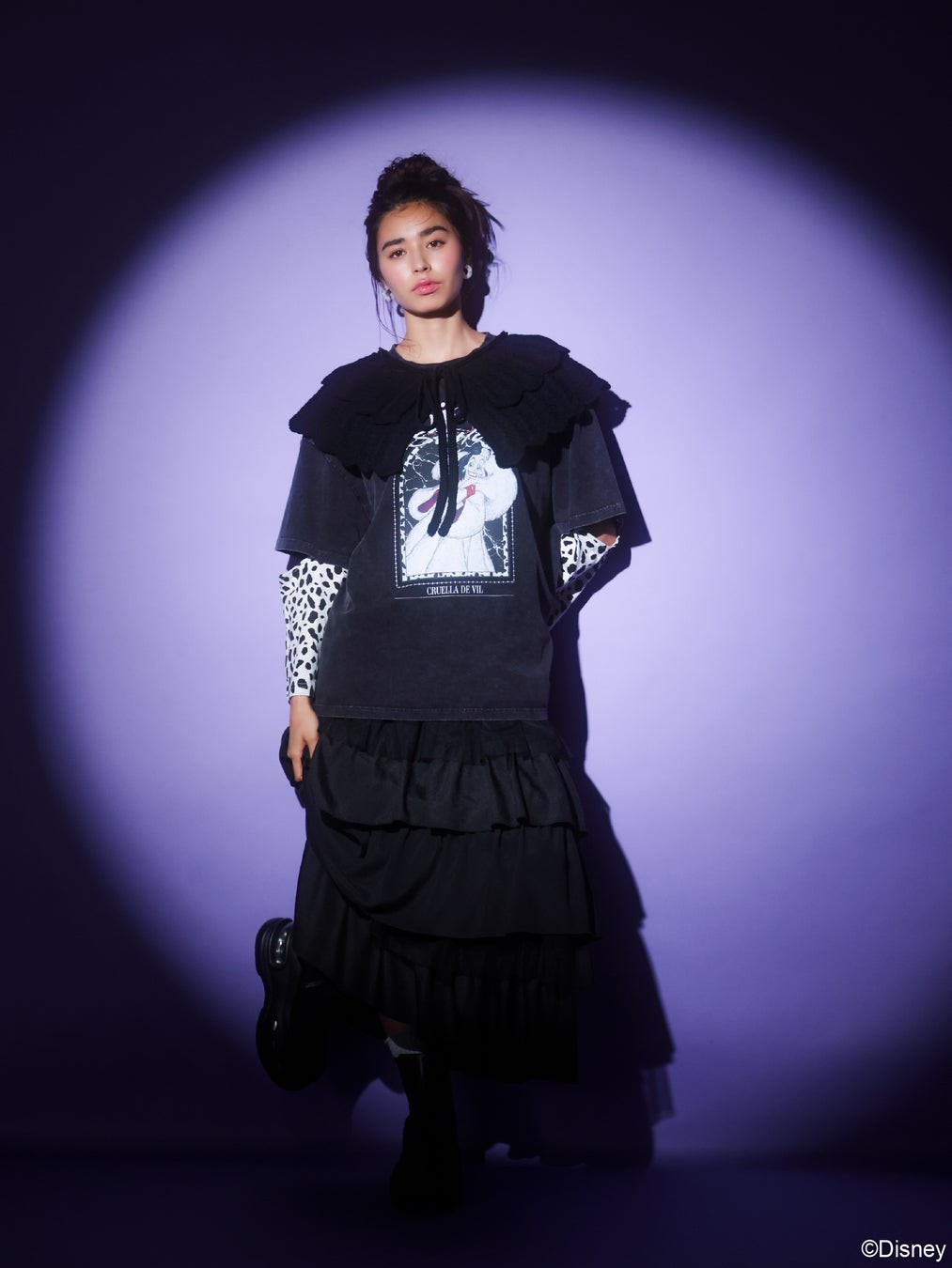 クルエラ柄のレイヤードTシャツの着用例