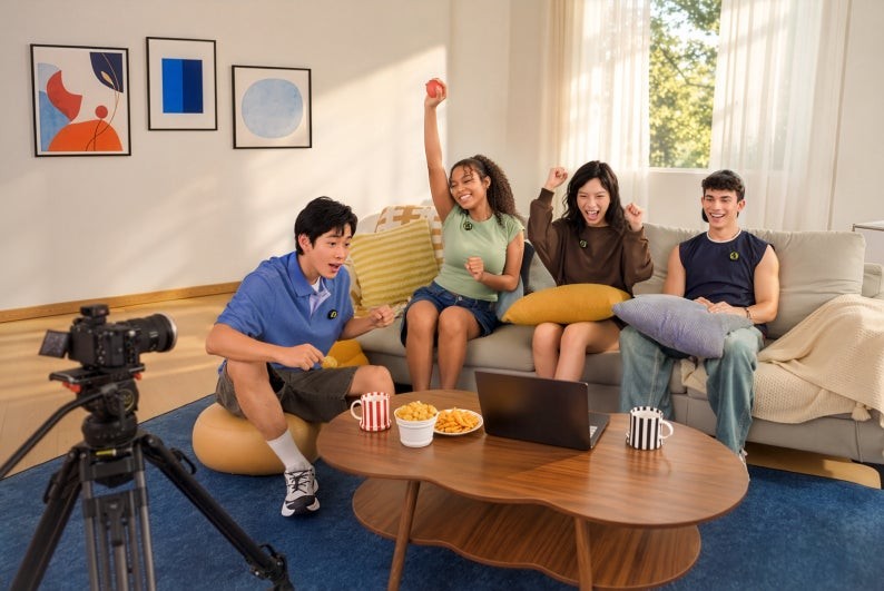 Insta360 Mic を装着した4人の会話収録