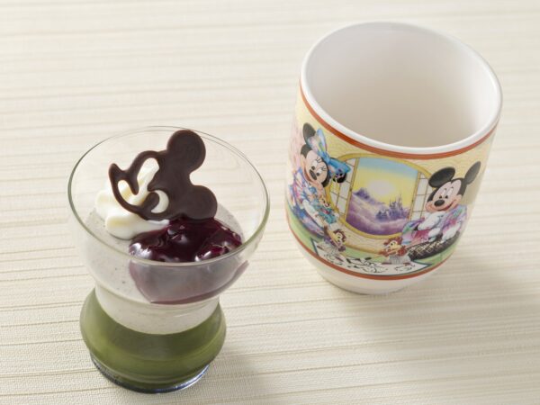 抹茶ゼリー＆黒ごまムースと湯呑み形スーベニアカップ
