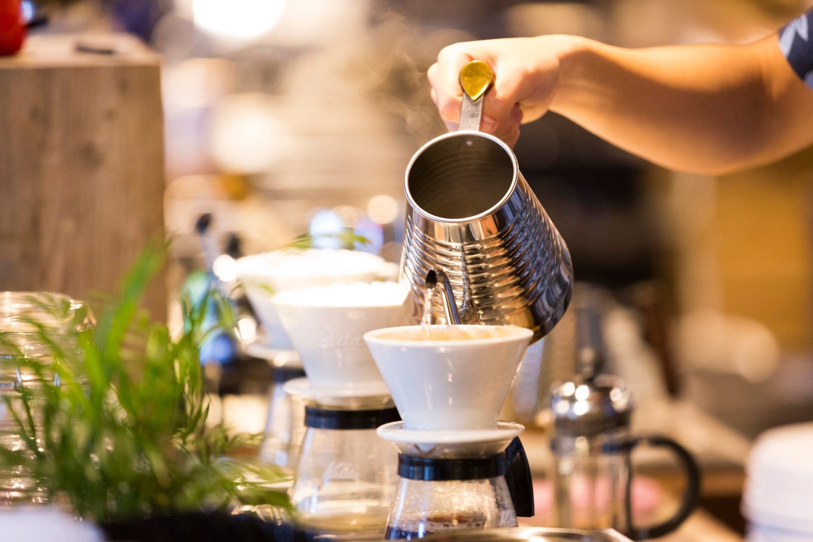 一杯ずつ淹れるコナズ珈琲の自家焙煎コーヒー