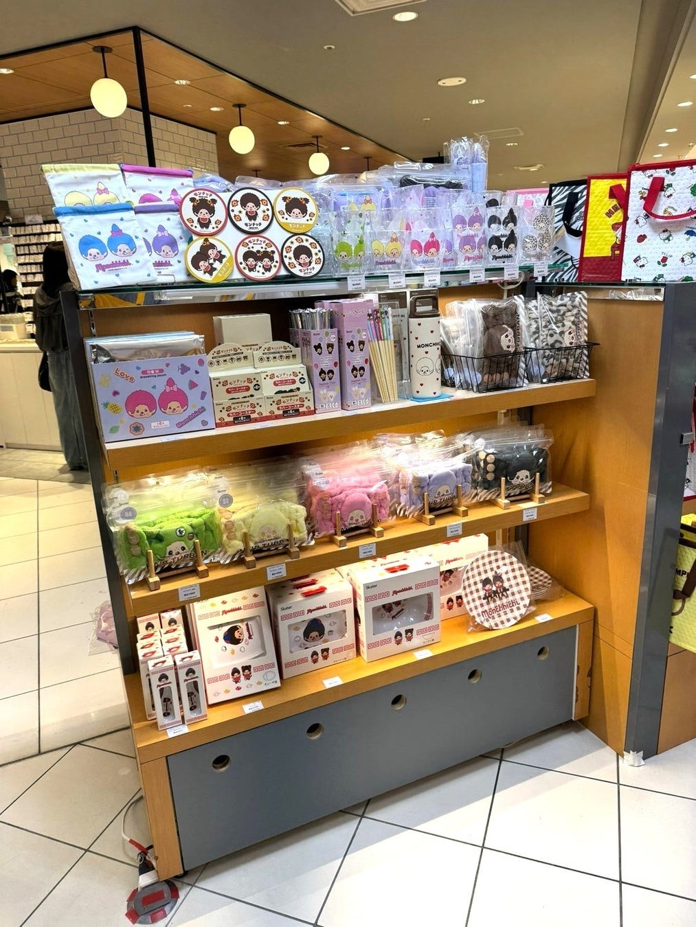 Skater POP UP SHOPのモンチッチ柄アイテムの陳列