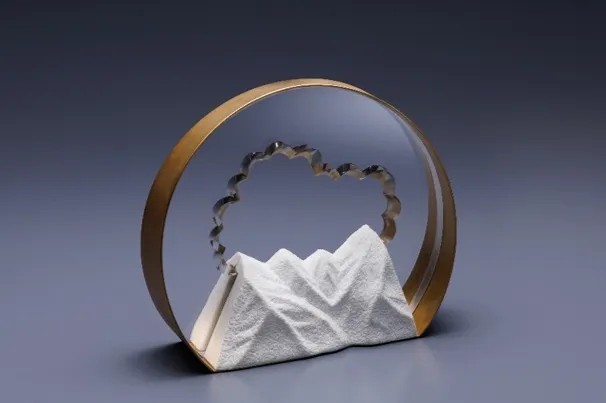 「メセナ大賞・優秀賞」トロフィー「Cycling Moon」