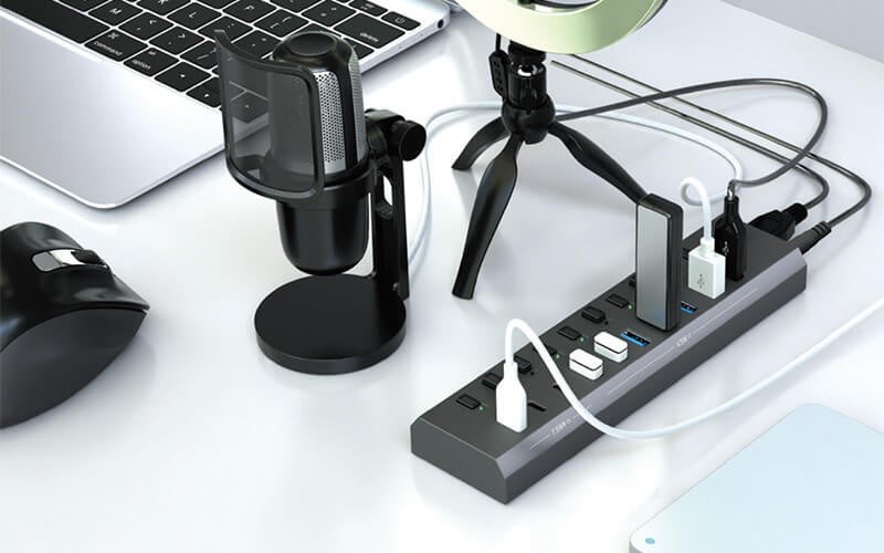 USBハブに複数のUSB機器を接続した例