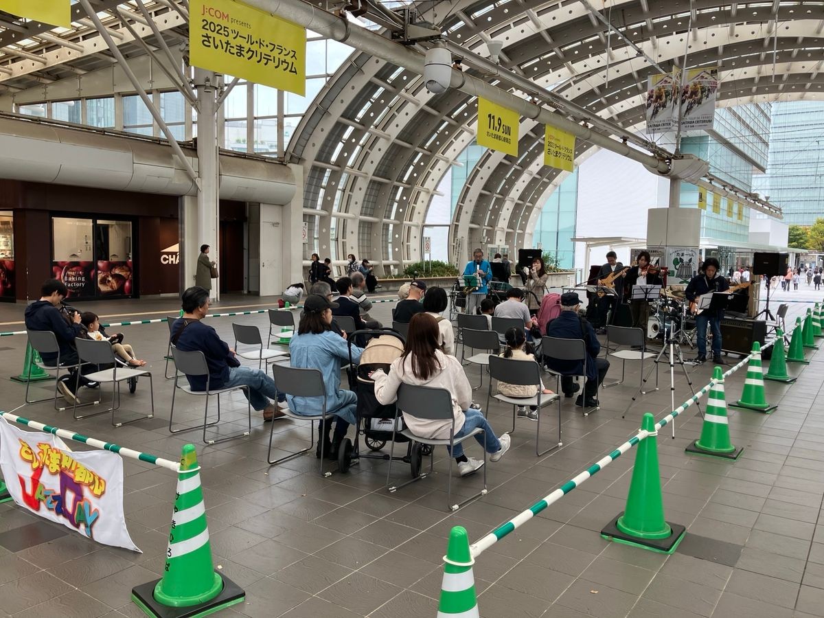 昨年開催時のさいたま新都心JAZZ DAY 駅通路の演奏