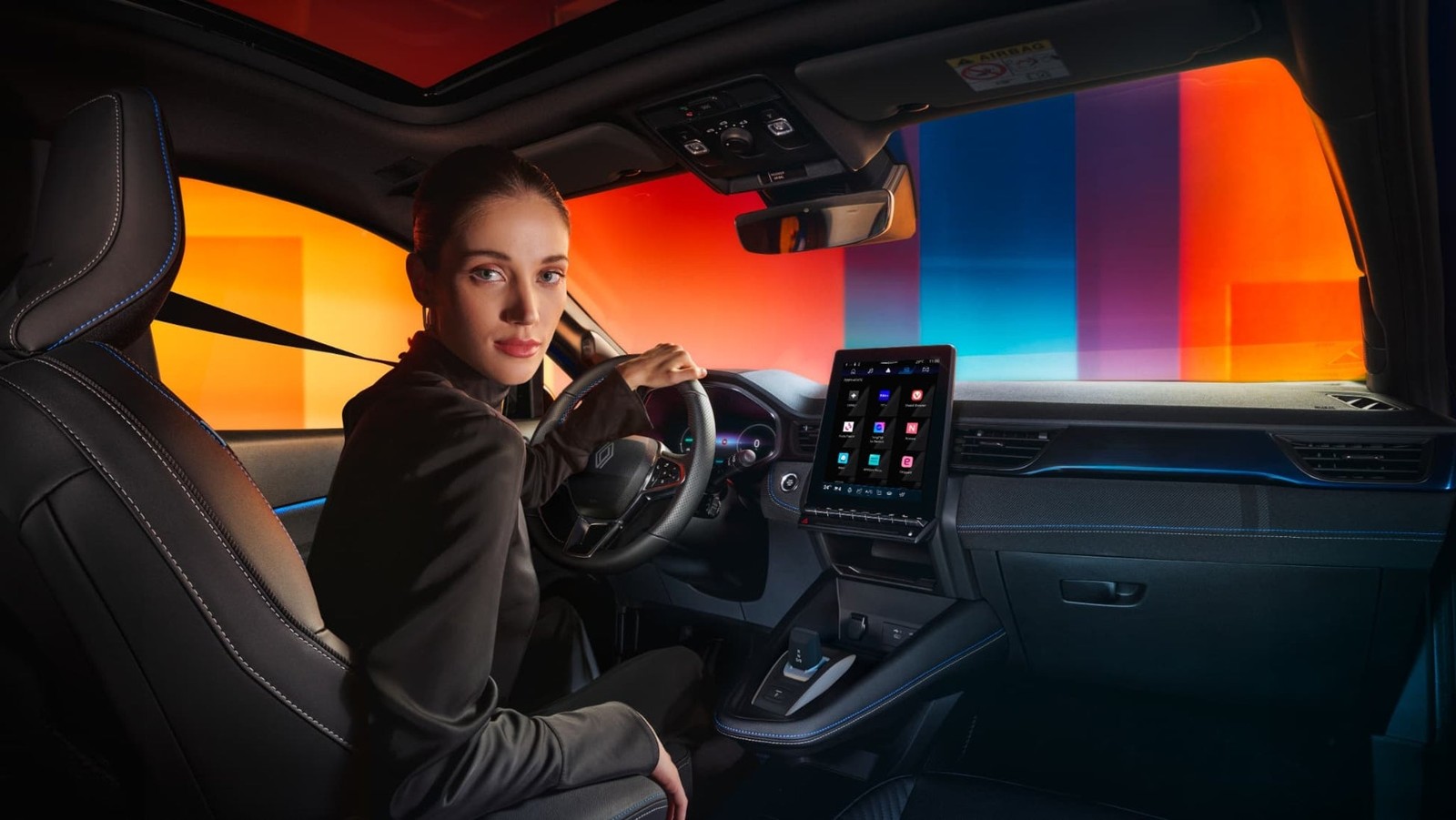 キャプチャーの車内とopenR linkの縦型タッチスクリーン