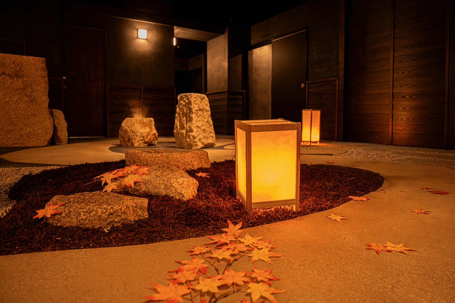 館内で楽しむ、夜の紅葉狩り