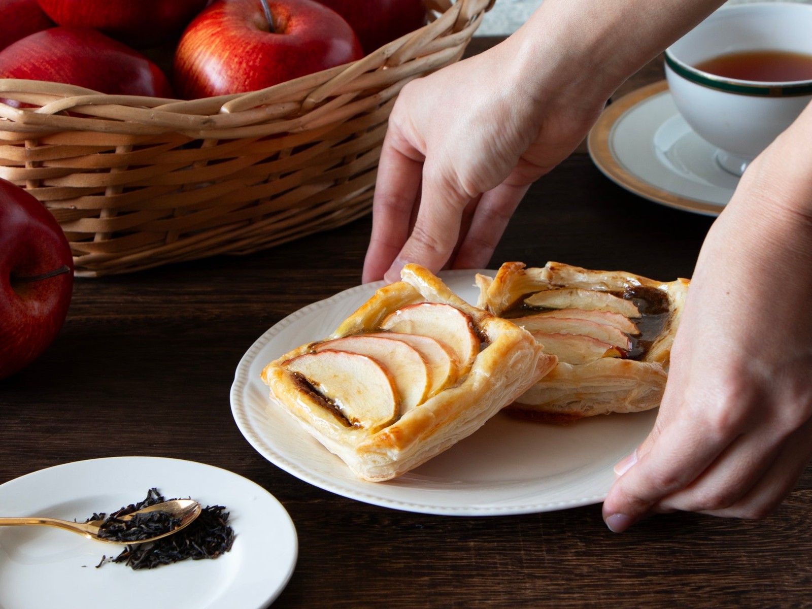 紅茶とフレッシュりんごのオープンパイ