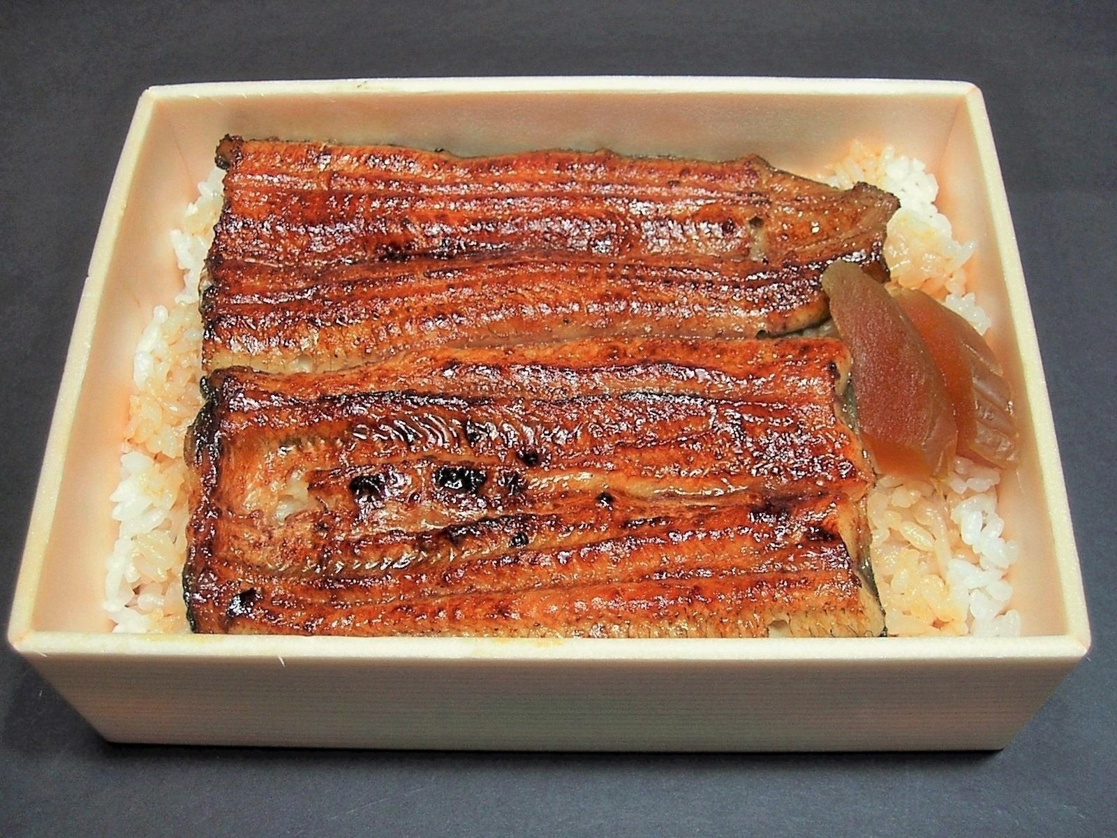 伊勢定 鰻弁当（中）