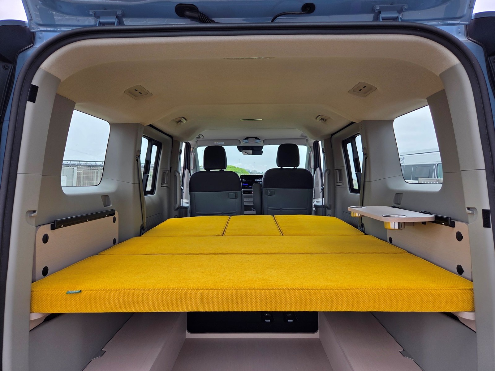 Kia PV5 専用ベッドキットの分割マット