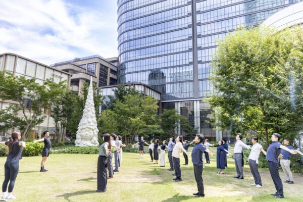 中央広場でのMOVE MORE 体操
