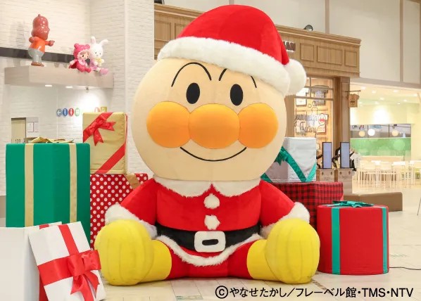 サンタ姿の大きなアンパンマンのぬいぐるみがあるクリスマス限定フォトブース