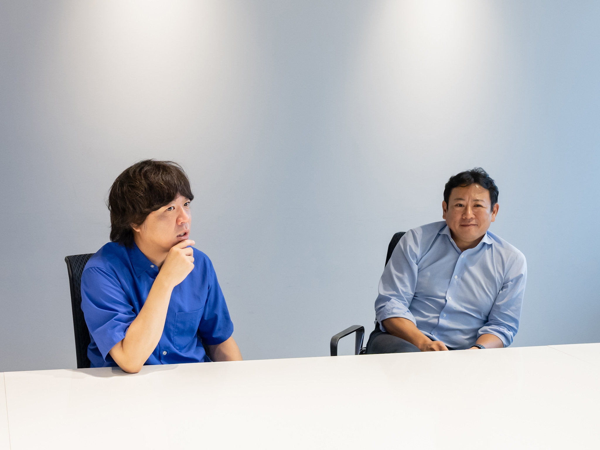 吉本興業取締役 マネジメント本部長 神夏磯秀氏（左）と、ウォルト・ディズニー・ジャパン ローカル・コンテンツ制作統括 エグゼクティブディレクター 成田岳（右）