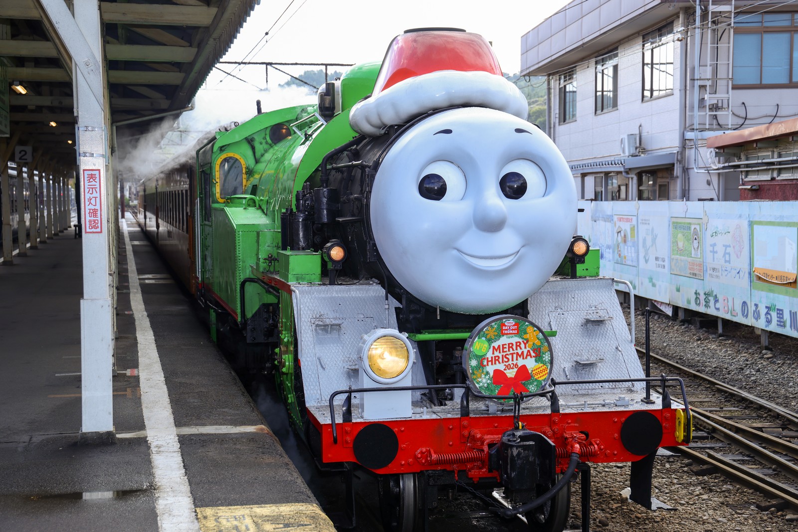 クリスマス仕様のきかんしゃパーシー号