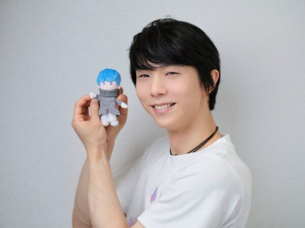 ０ぬいぐるみチャームを手にした紹介写真