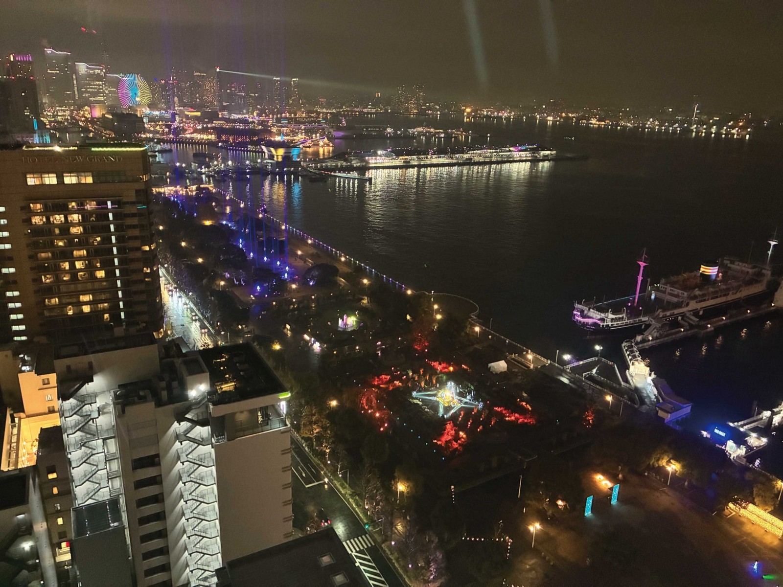 横浜マリンタワーからの夜景